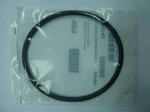 O-Ring in durchsichtiger Verpackung, mögliches Zubehörteil von Remeha. Der O-Ring hat eine runde Form und ist in schwarzer Farbe.